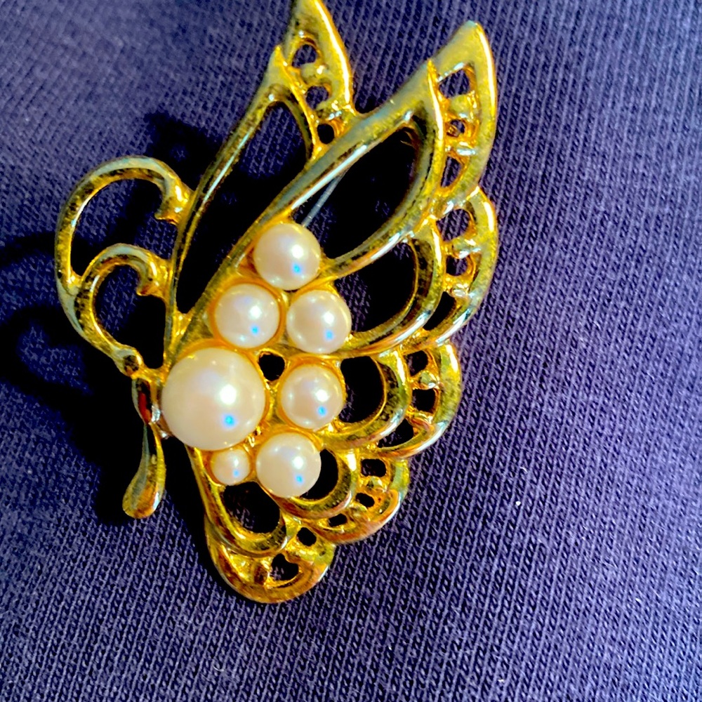 Butterfly pin